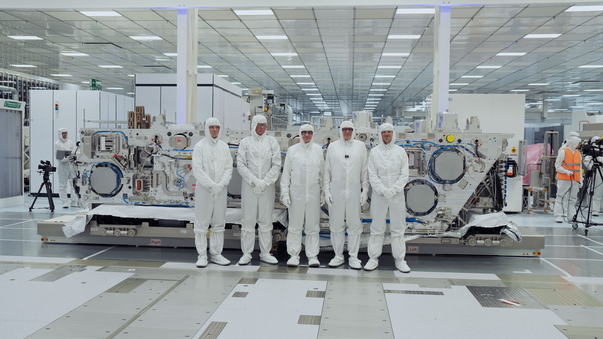 Imec welcomes High‑NA EUV tool | NanoIC pilot line